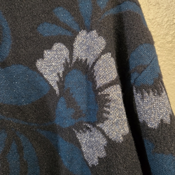 Ann Taylor 2023 Blue Floral With Metallic Silver Details Sweater Size Medium - Picture 4 of 16